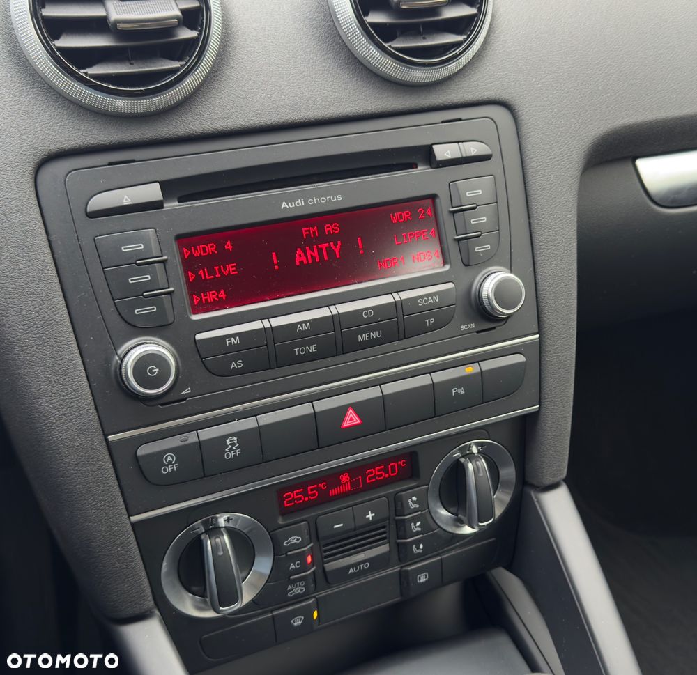 Audi A3 Sportback 1.6 TDI DPF Ambiente - 13