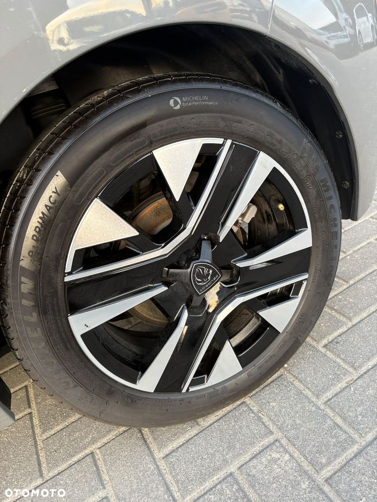 Peugeot 208 - 40