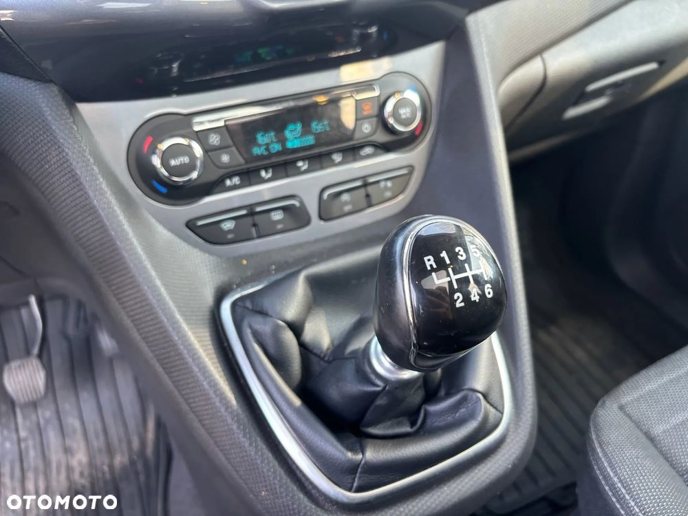 Ford Tourneo Connect - 22