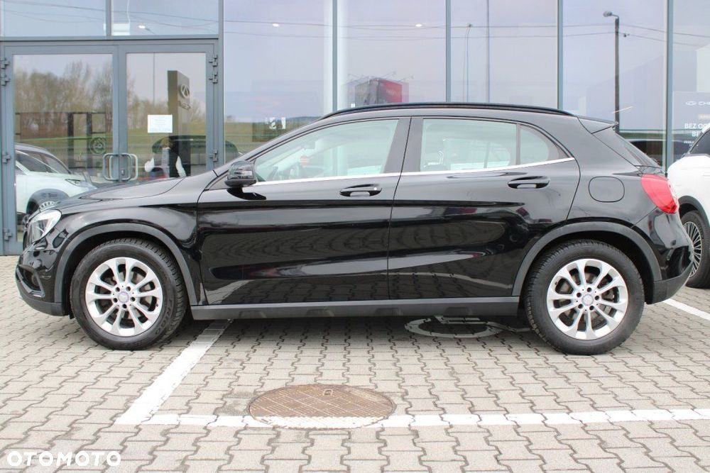 Mercedes-Benz GLA - 8
