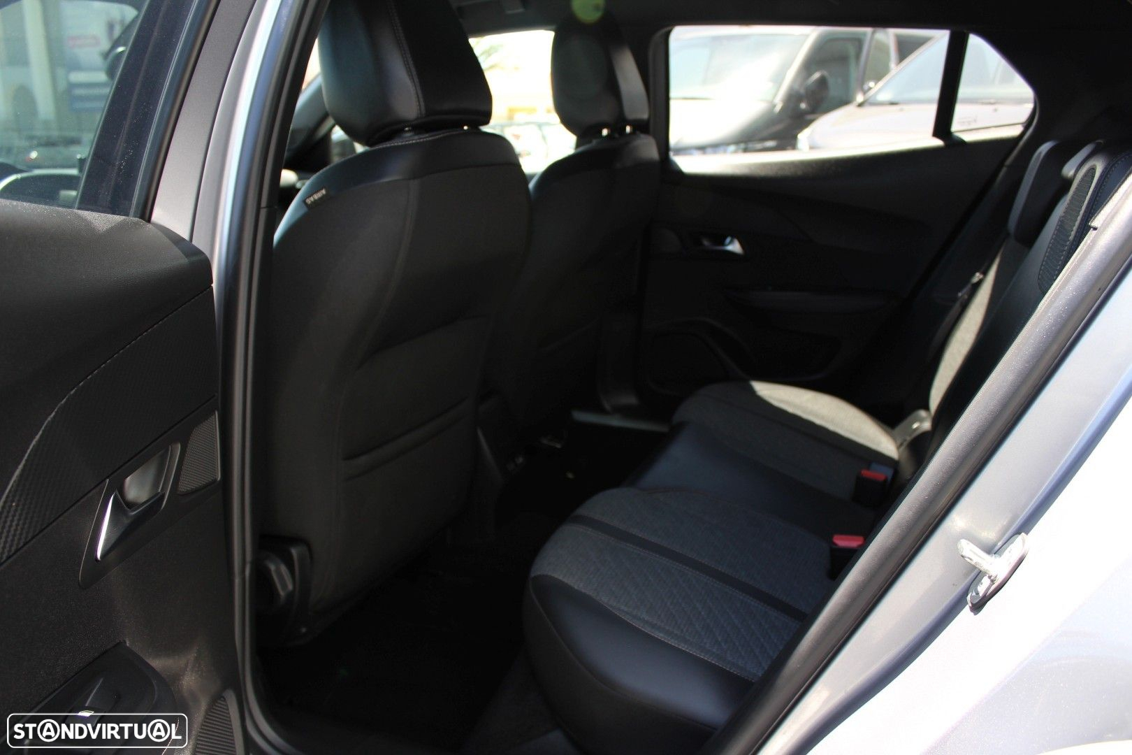 Peugeot 2008 1.2 PureTech Allure Pack EAT8 - 21