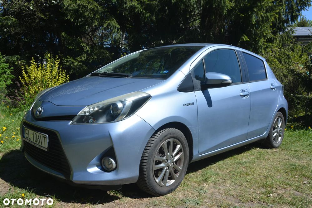 Toyota Yaris Hybrid 100 Dynamic - 2
