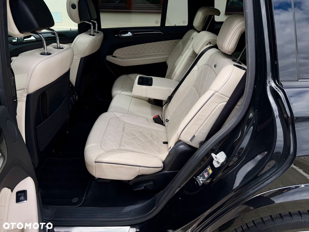 Mercedes-Benz GLS - 31