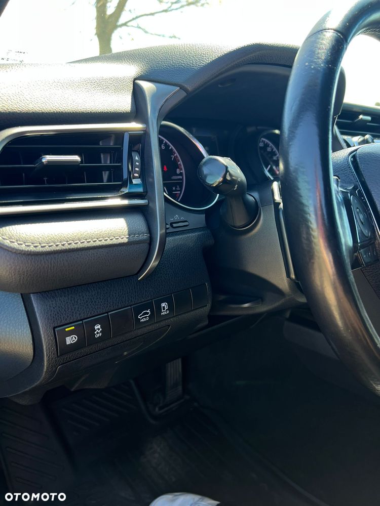 Toyota Camry - 18
