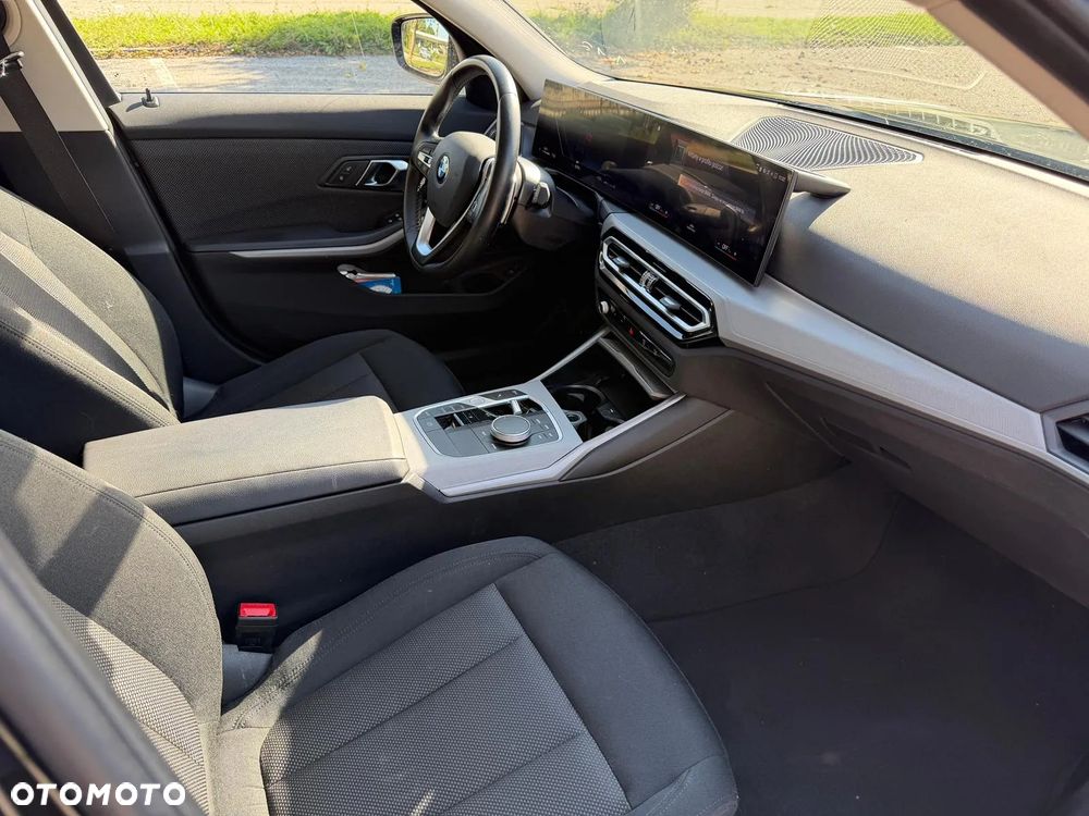 BMW Seria 3 320d Touring xDrive - 12
