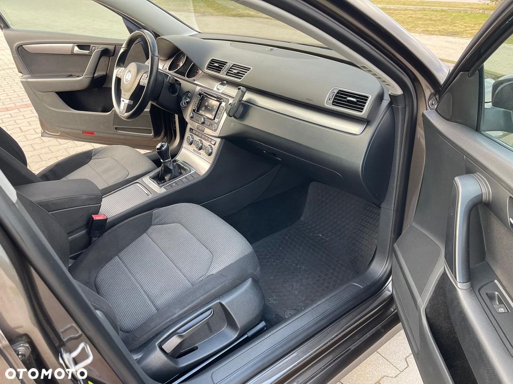 Volkswagen Passat 2.0 TDI Comfortline - 13