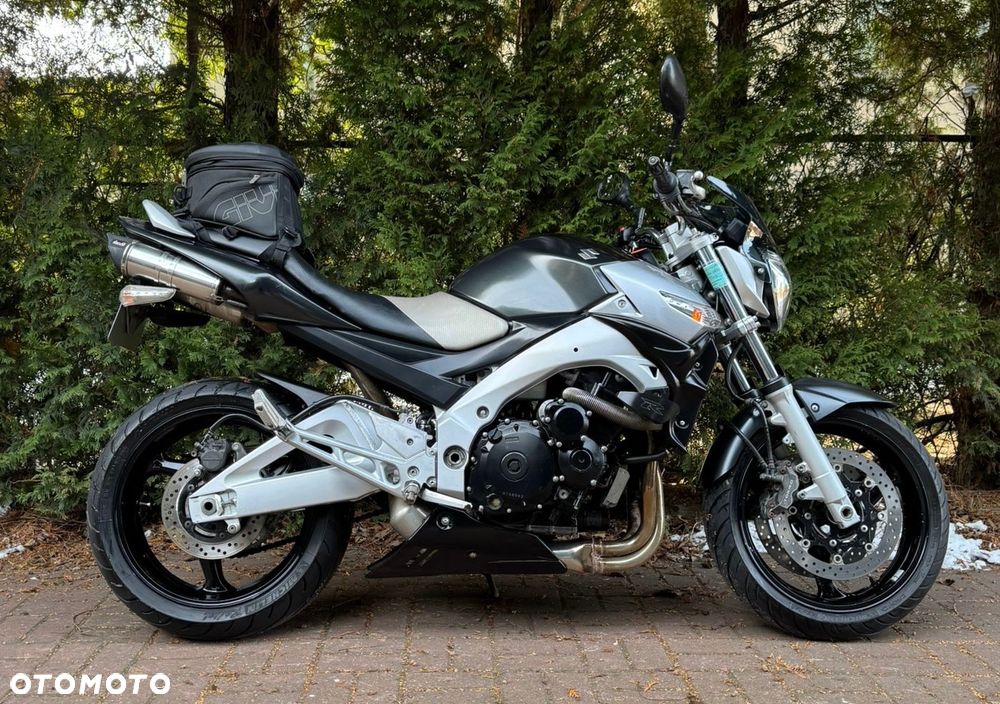 Suzuki GSR - 2