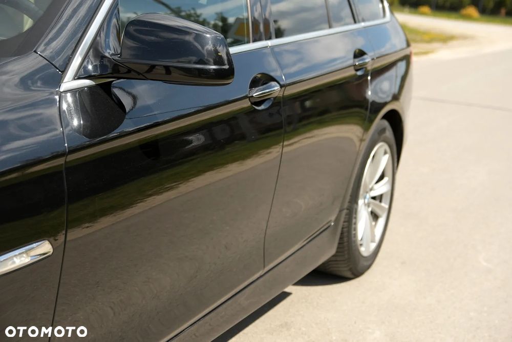 BMW Seria 5 525d - 12