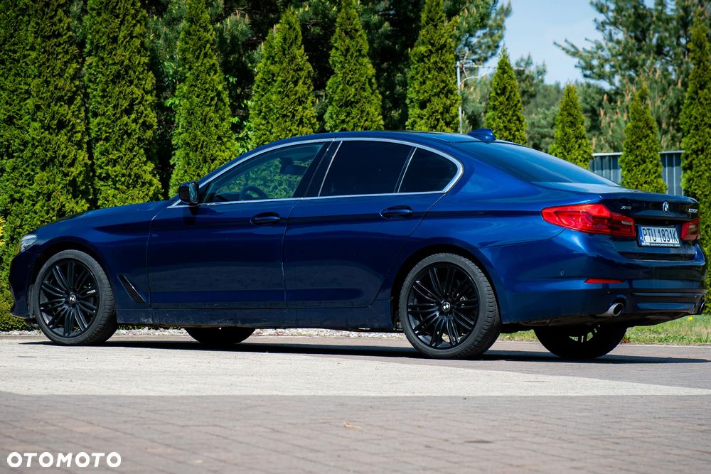 BMW Seria 5 530d xDrive Sport Line - 7
