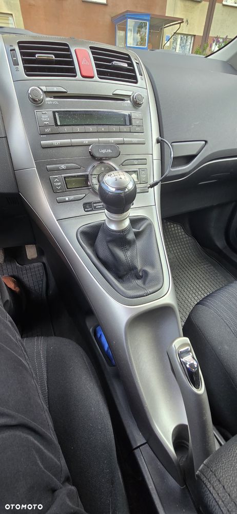 Toyota Auris 1.6 2010 - 13