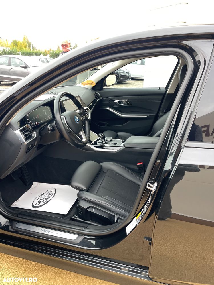 BMW Seria 3 330e Aut. Sport Line - 27
