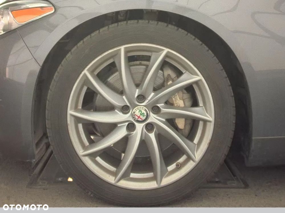 Alfa Romeo Giulia 2.0 Turbo 16V AT8-Q4 Ti - 8