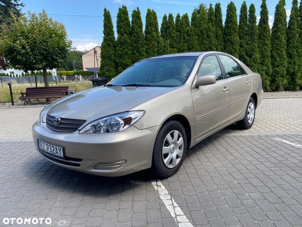 Toyota Camry - 3