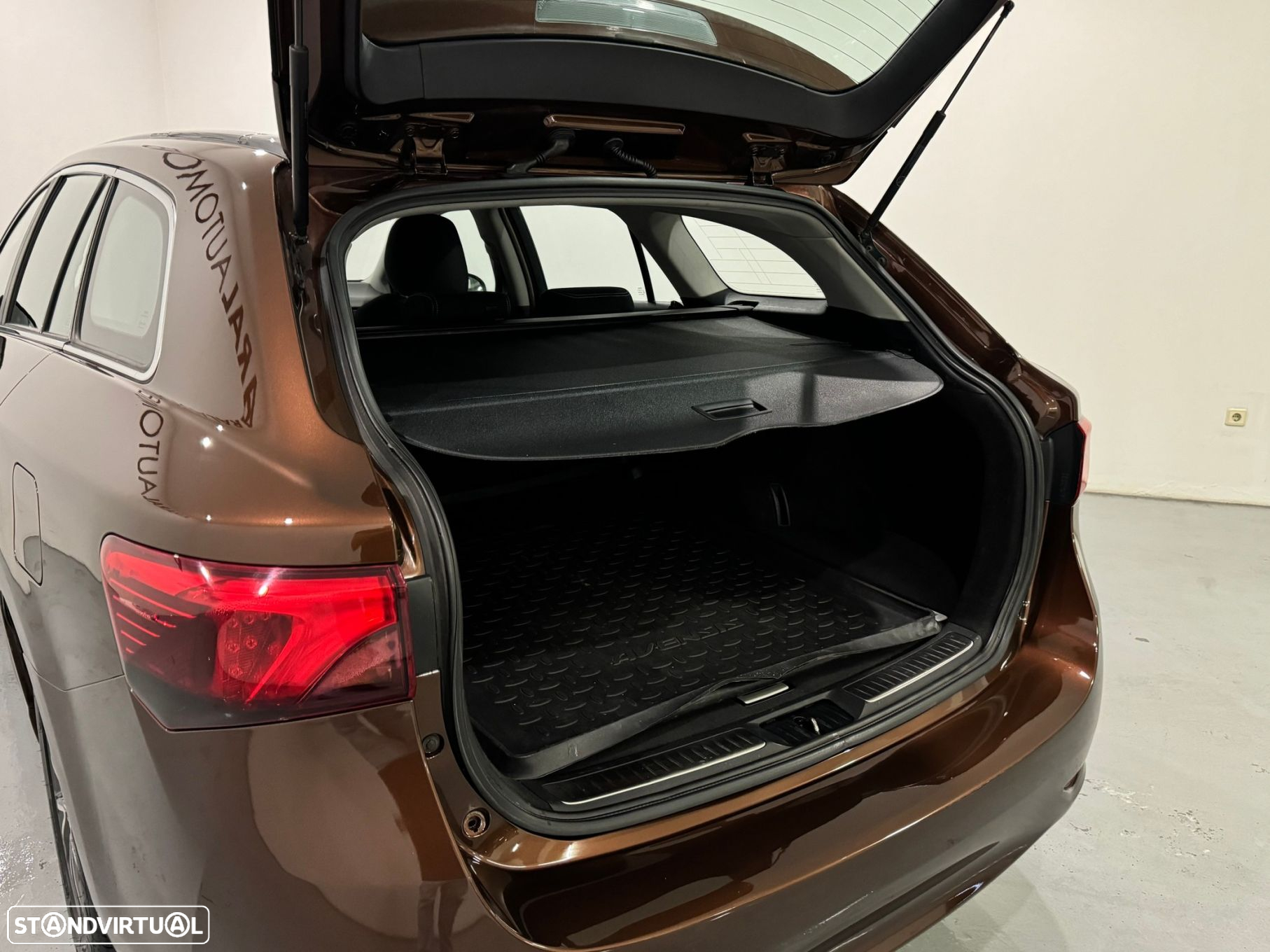 Toyota Avensis Touring Sports 1.6 D-4D Exclusive - 55