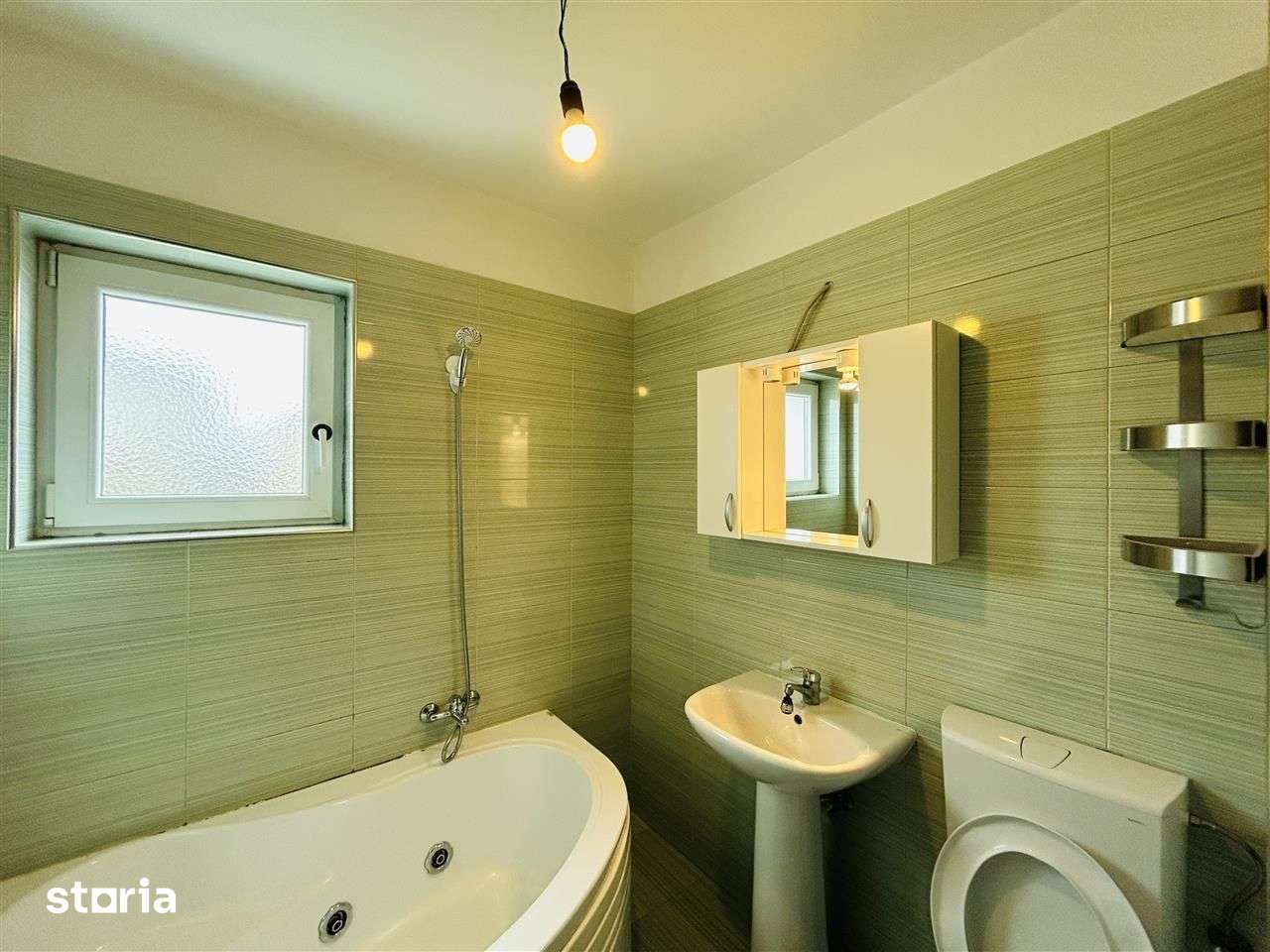Apartament de vanzare cu 2 camere, balcon, boxa si loc de parcare - Imagine principală: 5/7