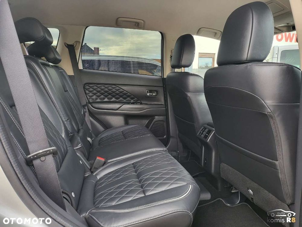 Mitsubishi Outlander - 16