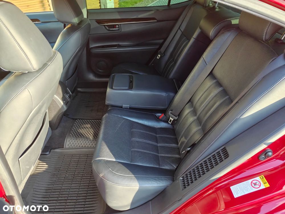 Lexus ES - 10