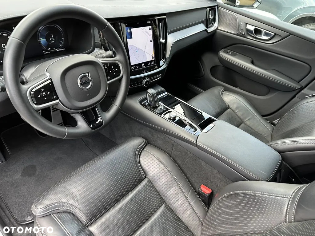 Volvo V60 T6 AWD Recharge Geartronic RDesign - 4
