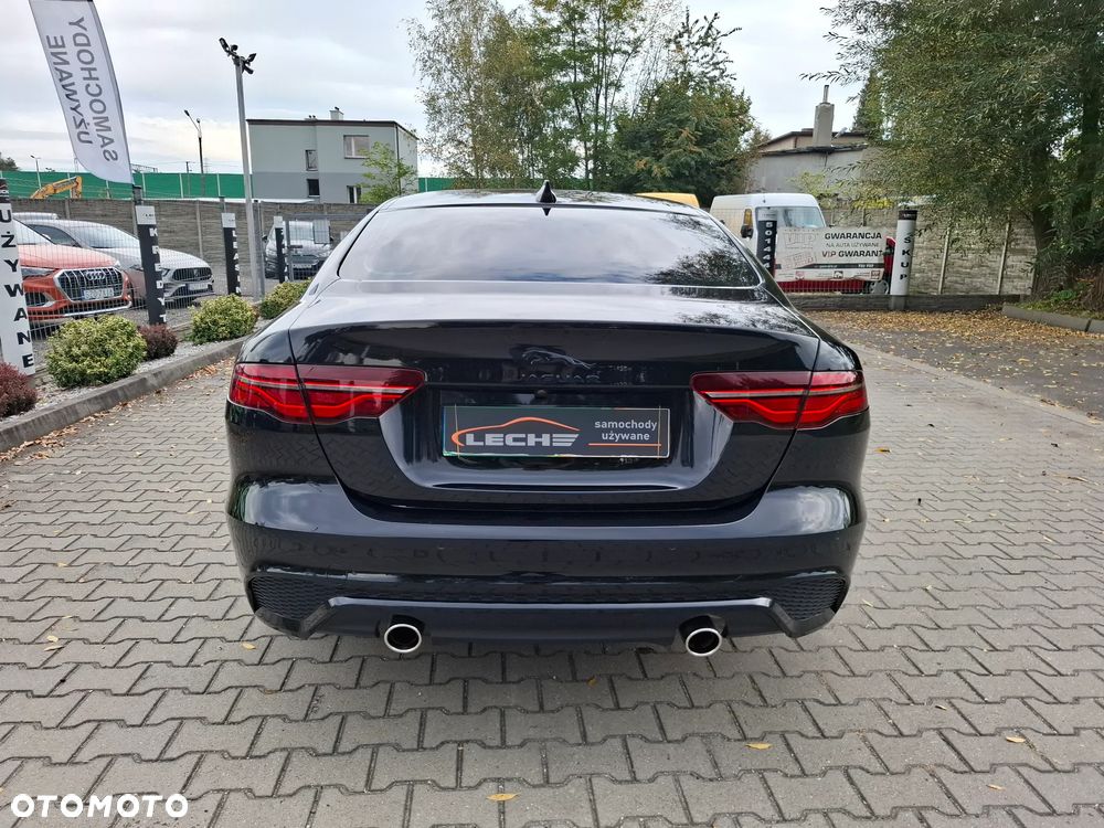 Jaguar XE - 32