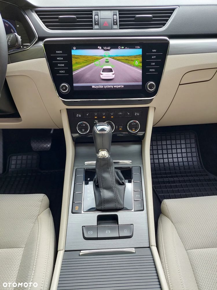 Skoda Superb 2.0 TDI SCR Style DSG - 23