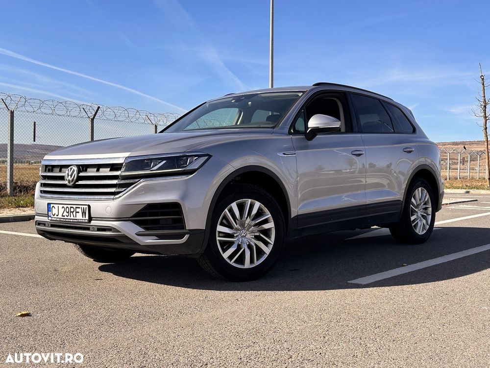 Volkswagen Touareg - 1