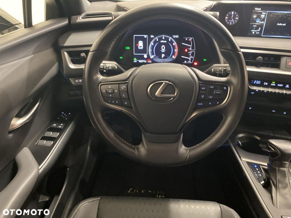 Lexus UX - 12