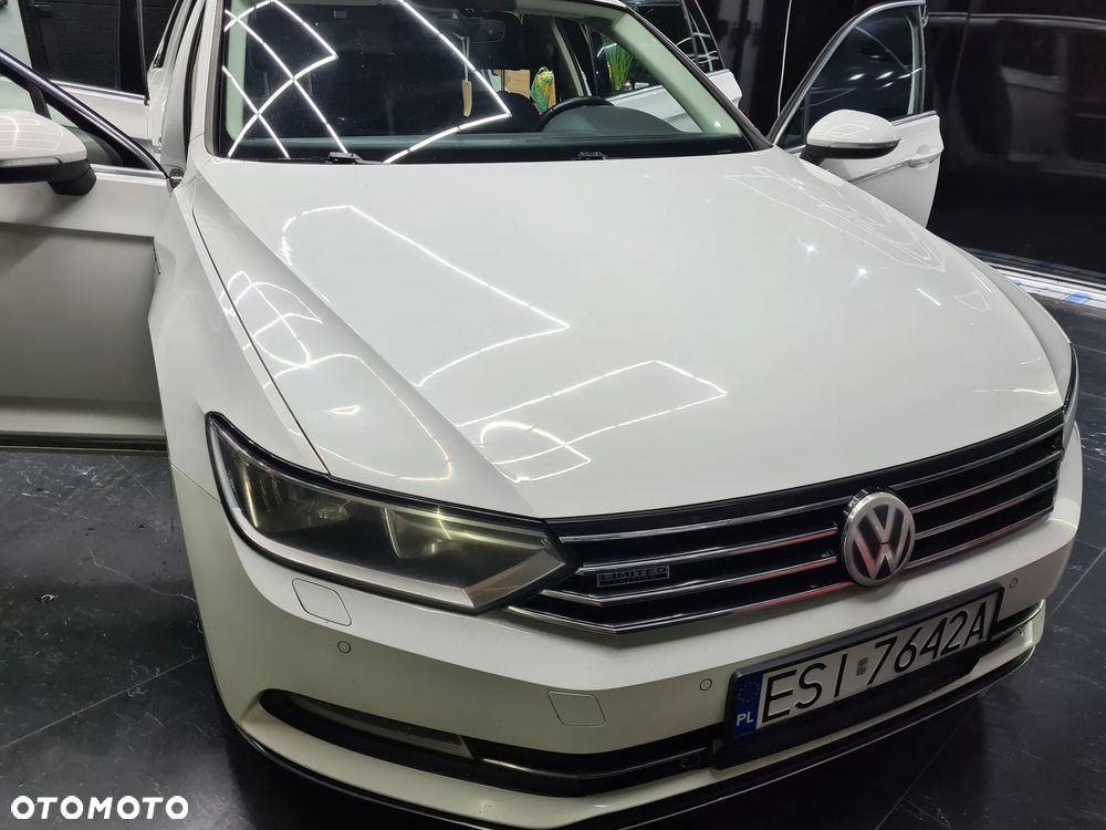 Volkswagen Passat Variant 2.0 TDI SCR 4Motion DSG Highline - 16