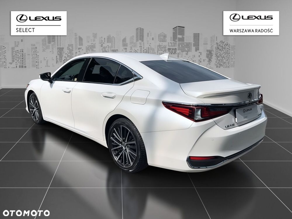 Lexus ES 300h Business Edition - 4