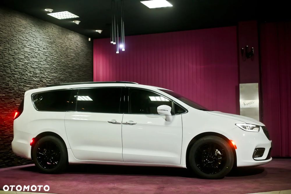 Chrysler Pacifica - 3