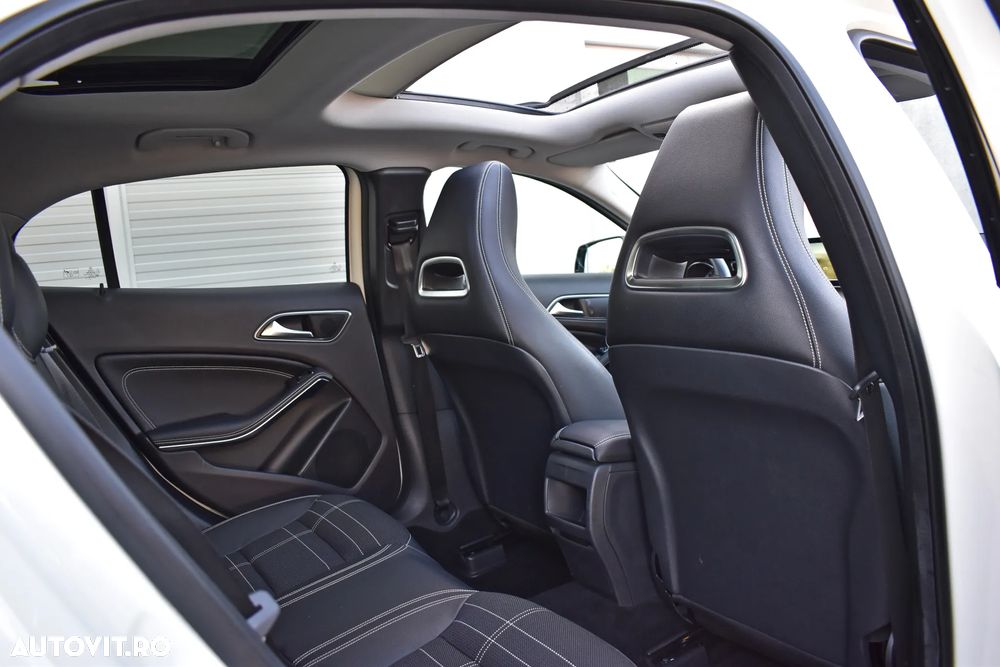 Mercedes-Benz GLA 200 7G-DCT Urban - 10