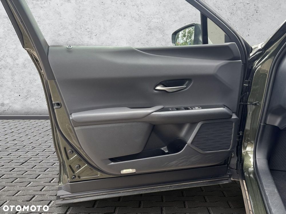 Lexus UX 300h Business - 11