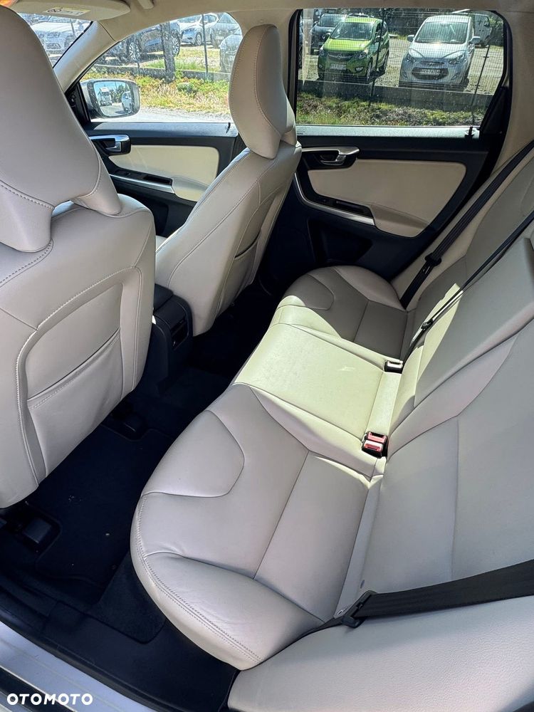 Volvo XC 60 D4 Geartronic Summum - 11