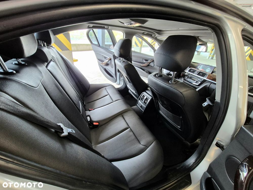 BMW Seria 3 320i xDrive Edition Luxury Line Purity - 9
