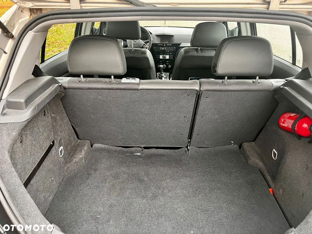 Opel Astra 1.6 Turbo Edition - 12