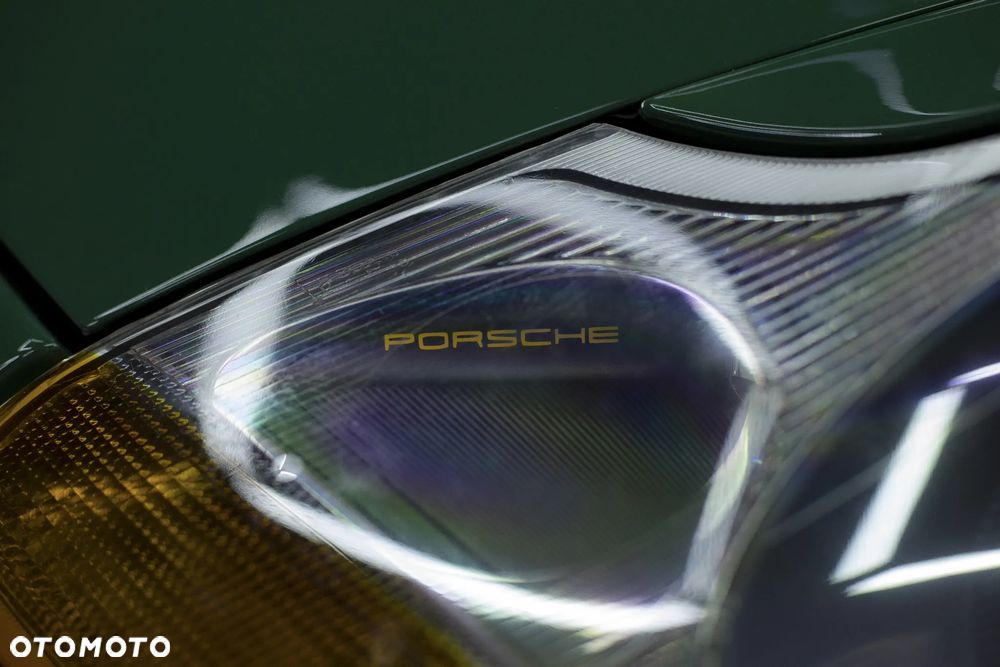 Porsche 911 Carrera 4 - 8
