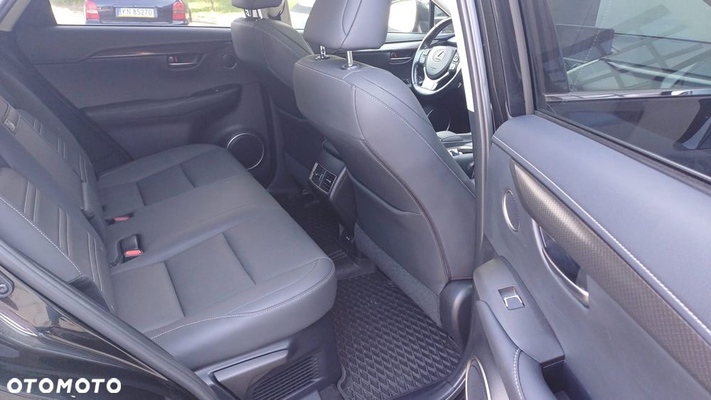 Lexus NX 300 - 24