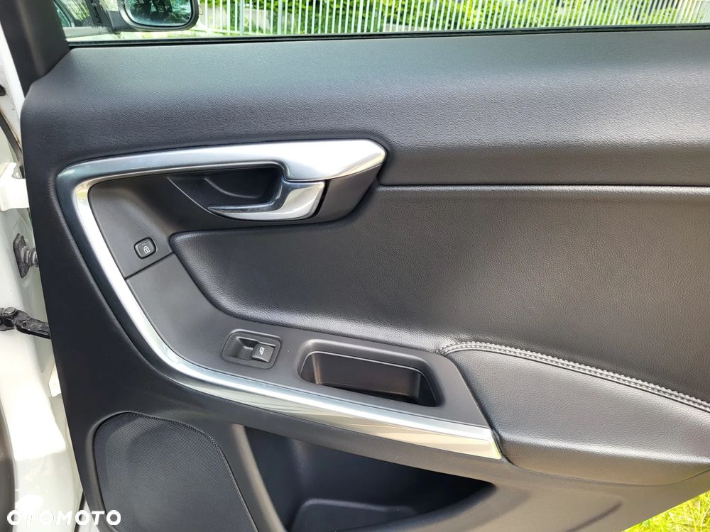 Volvo V60 T5 Geartronic Momentum - 31