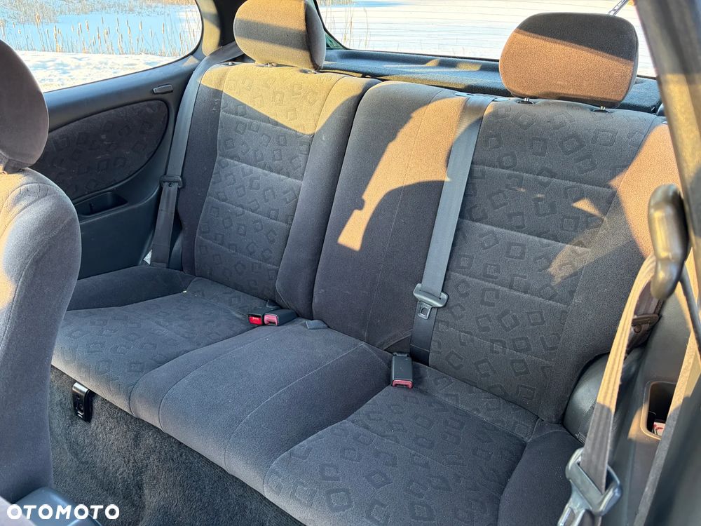 Toyota Corolla 2.0 D-4D Base - 18