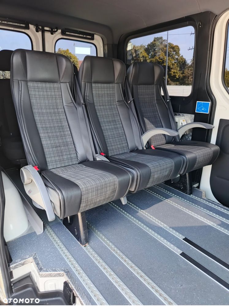 Mercedes-Benz Sprinter - 4