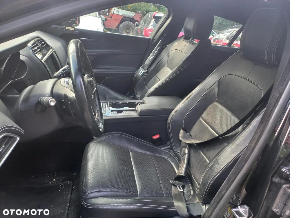 Jaguar XE 20d R-Sport - 6