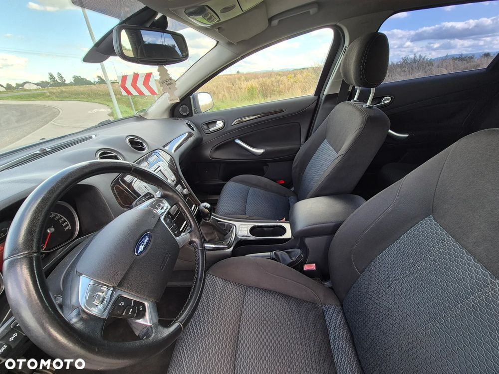Ford Mondeo 2.0 Ghia X100 / X - 15
