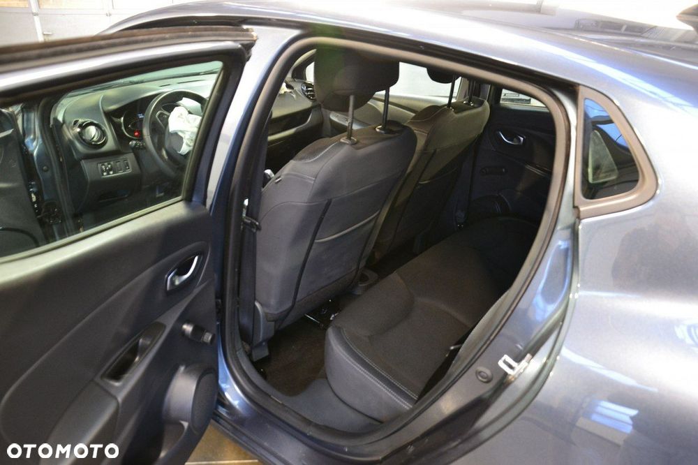 Renault Clio - 23