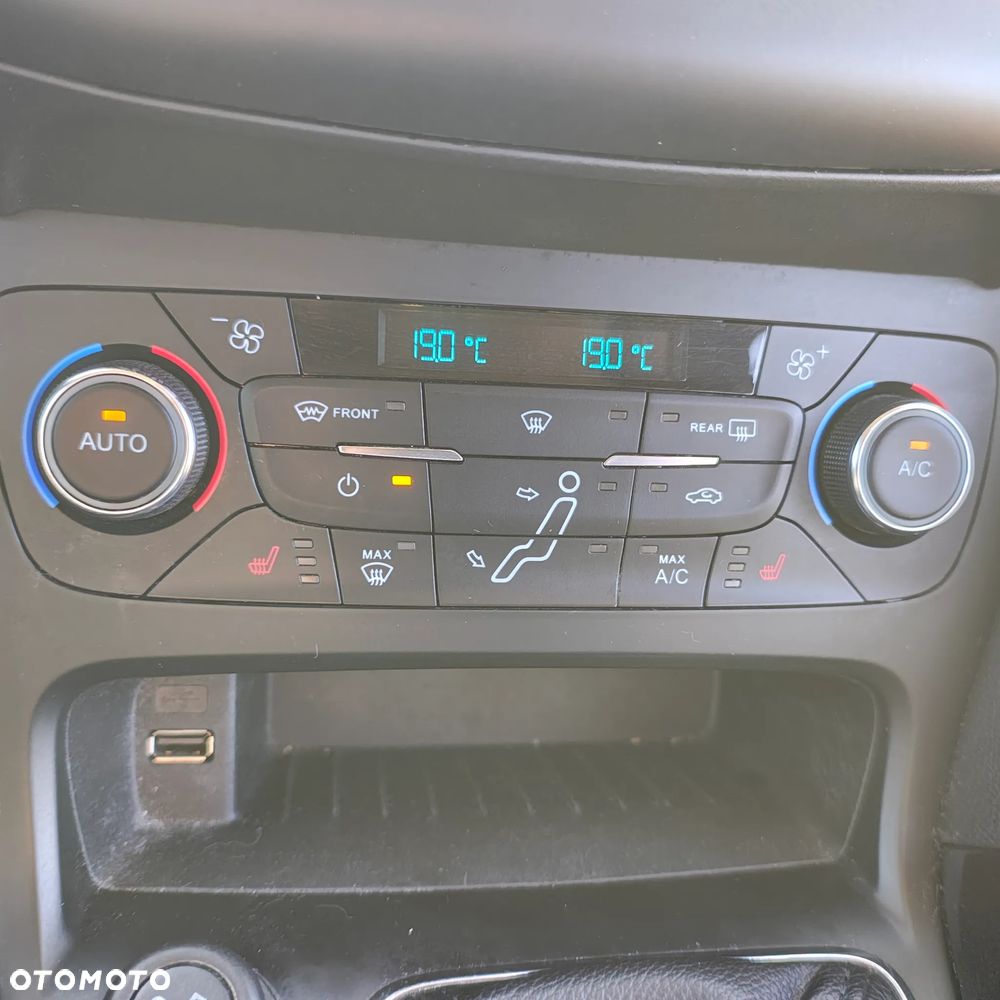 Ford Focus 1.0 EcoBoost STart-Stopp-System TITANIUM X - 26