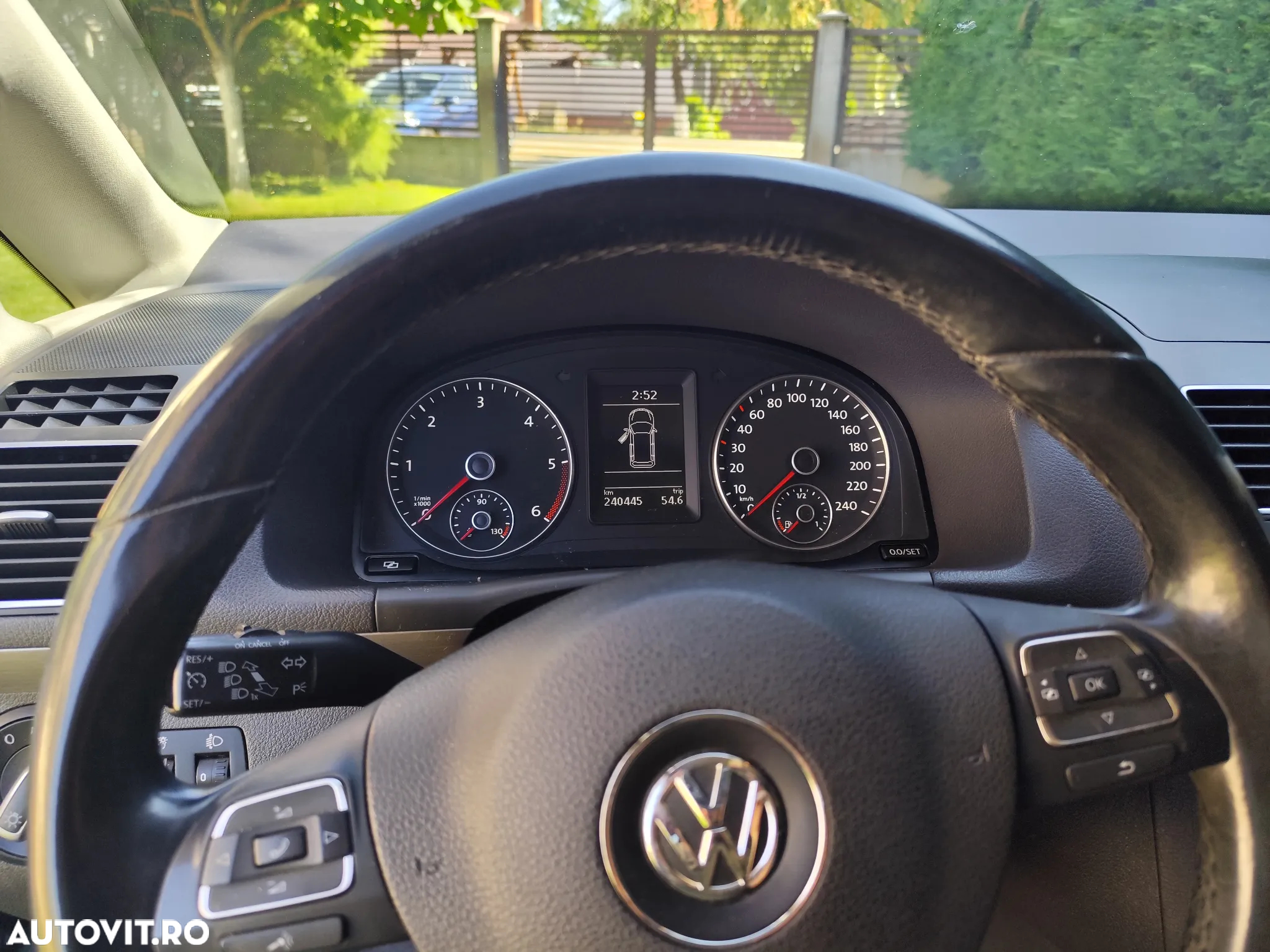 Volkswagen Touran Cross 1.6 TDI DSG - 10