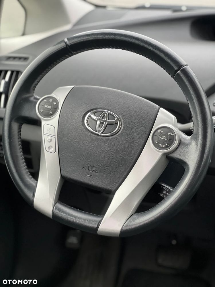 Toyota Prius (Hybrid) Executive - 26