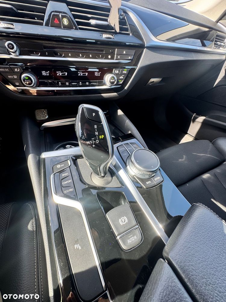 BMW Seria 5 530i xDrive Sport Line sport - 11