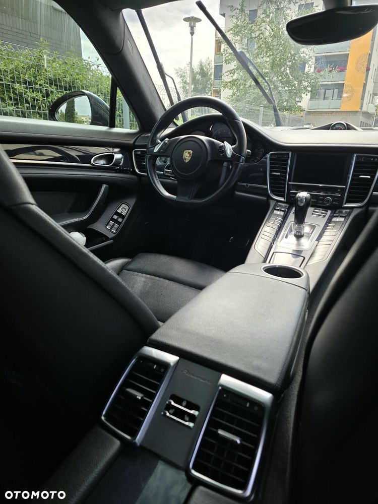 Porsche Panamera 4 Platinum Edition - 10