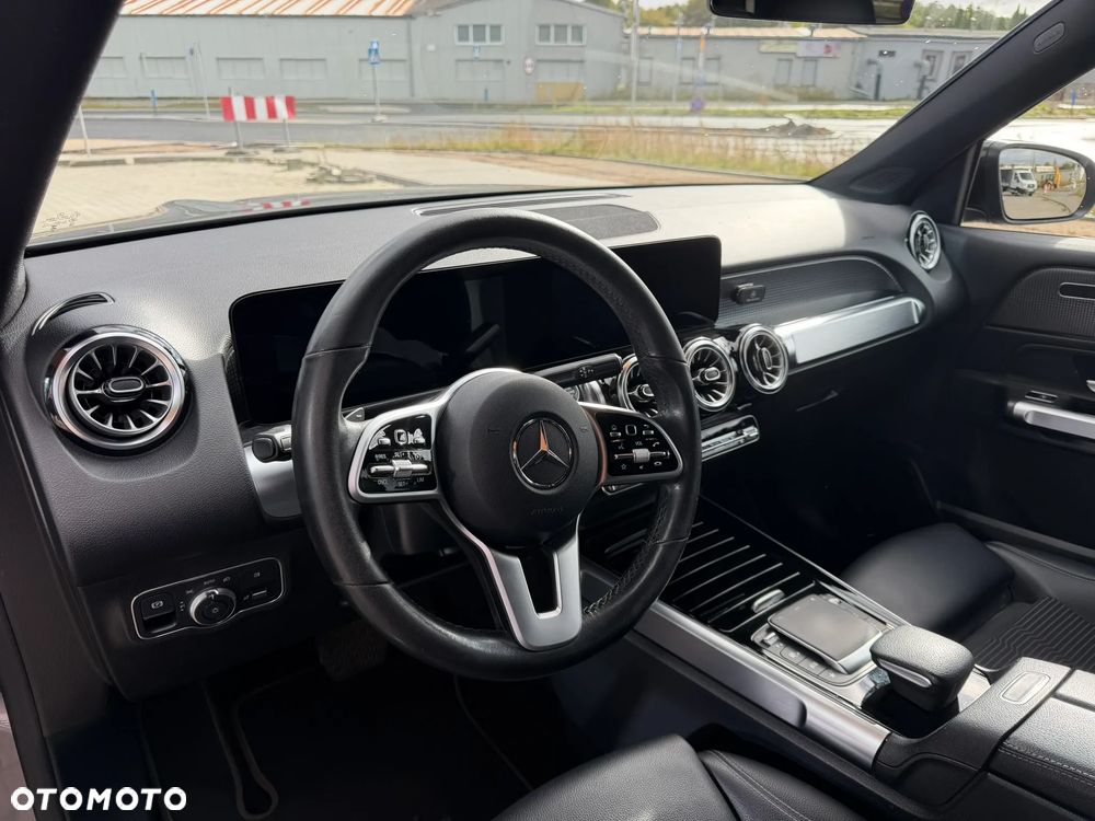 Mercedes-Benz GLB 250 4-Matic 8G-DCT - 12