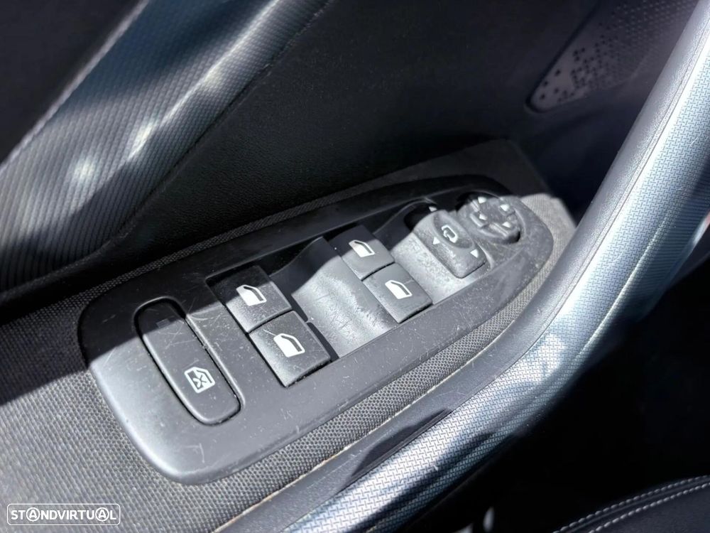 Peugeot 2008 1.6 e-HDi Allure - 36