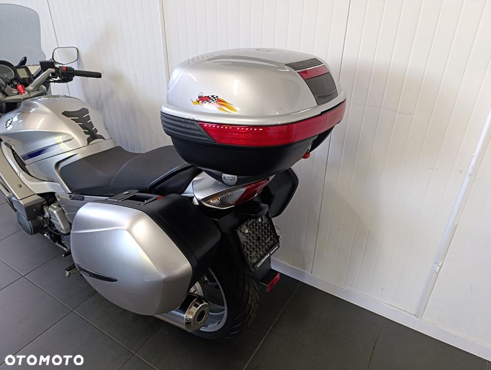 Yamaha FJR - 13